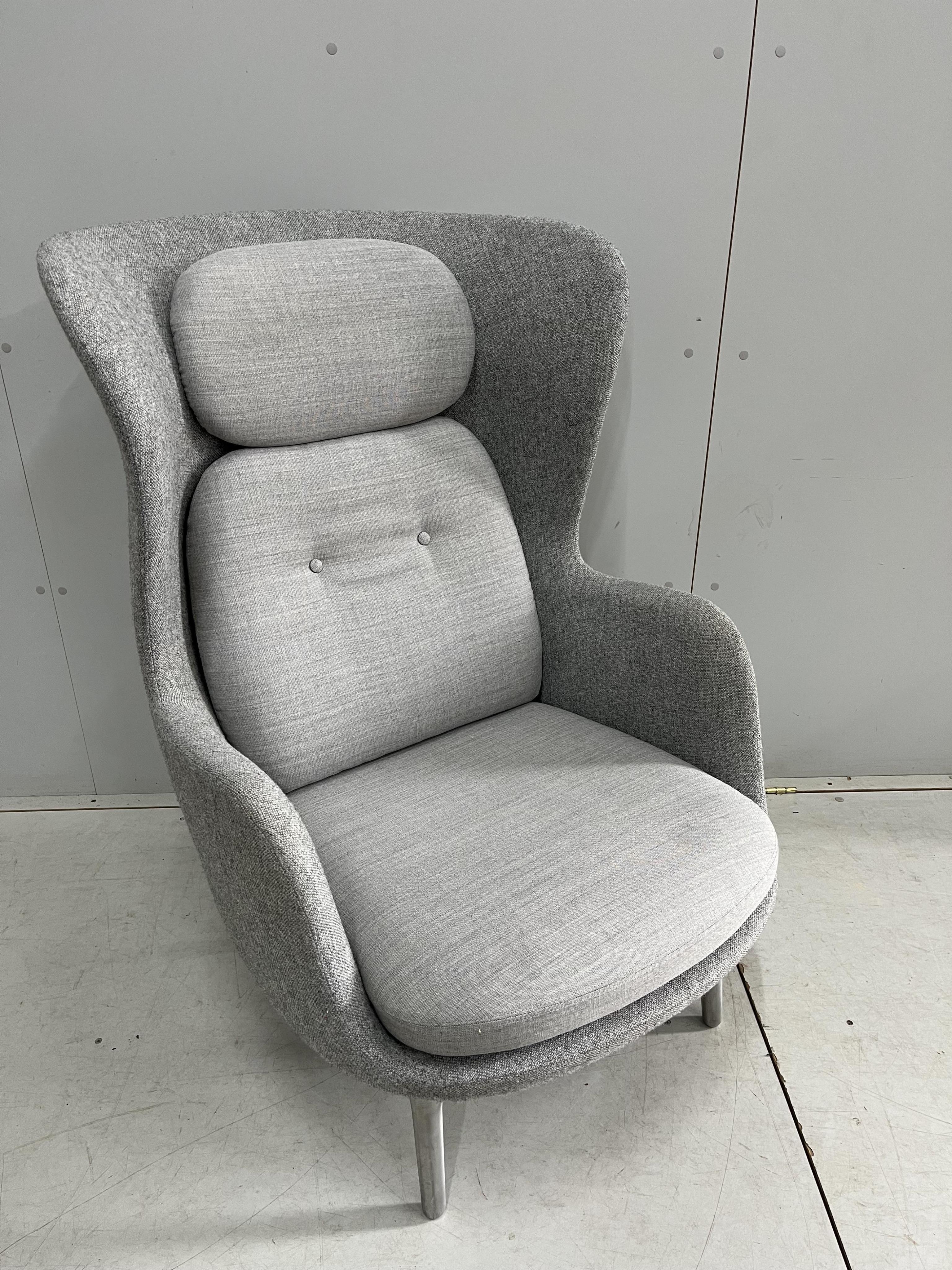 Jaime Hayon for Fritz Hansen. A pair of RO easy chairs in grey fabric, width 80cm, depth 80cm, height 112cm